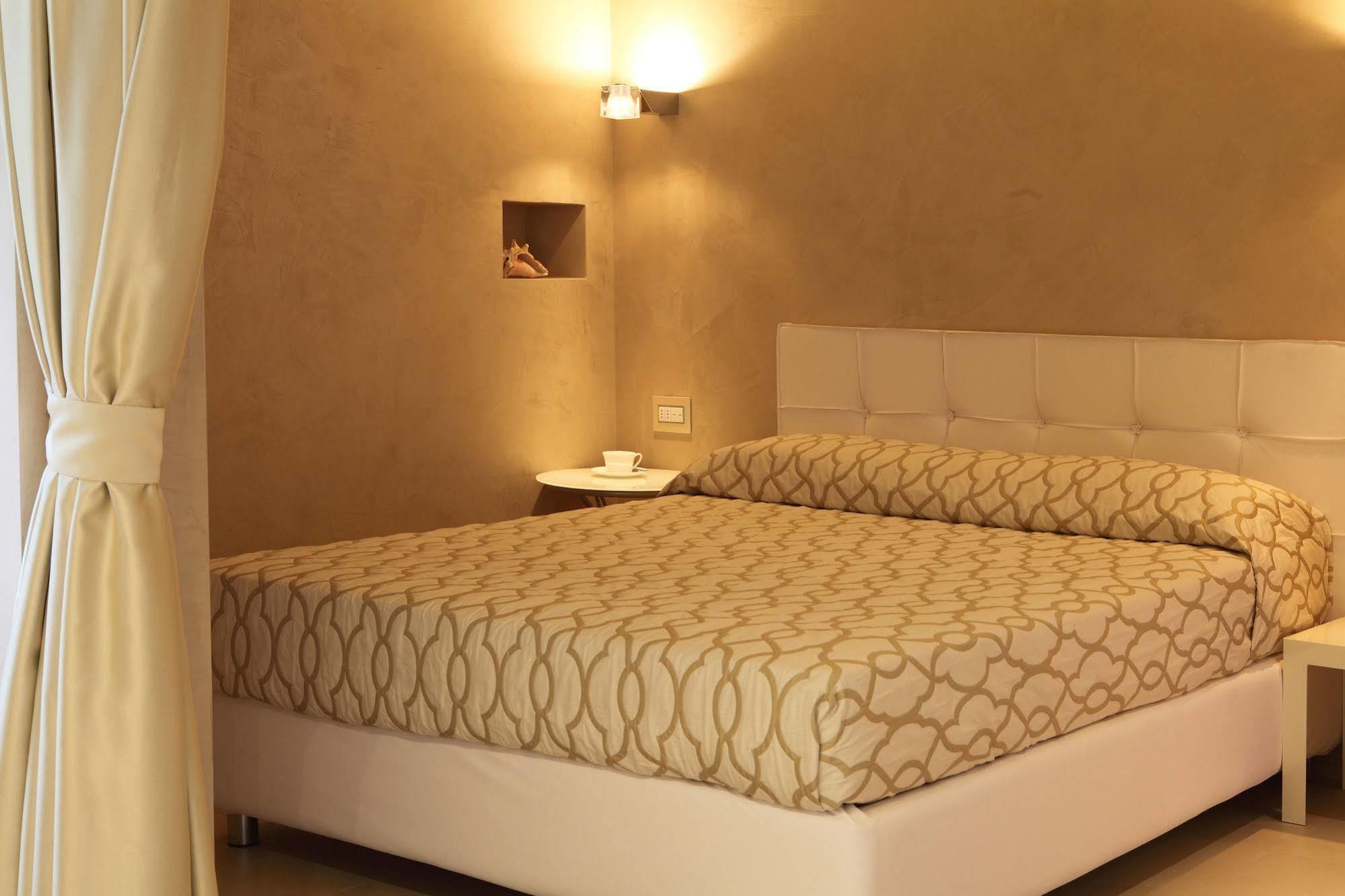 & Mirabel Aparthotel 3*